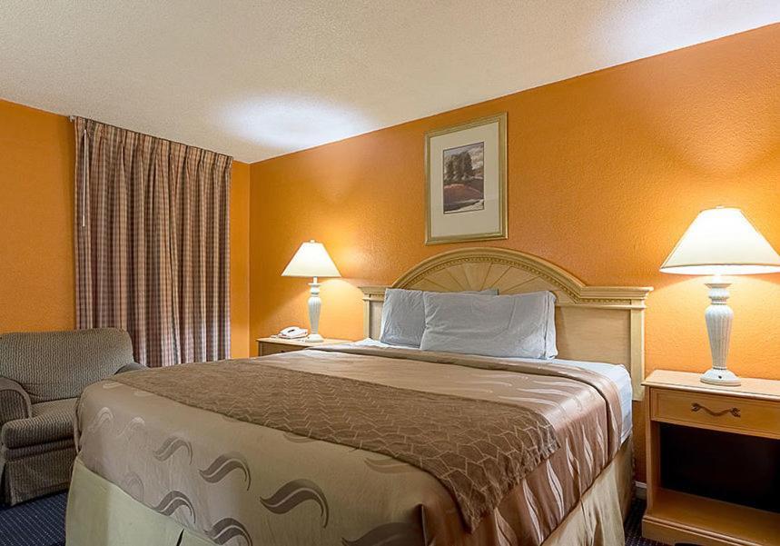 Highway Inn Paris Luaran gambar